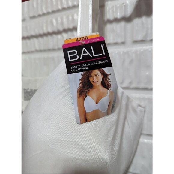 Bali Women's White Smoothing & Concealing Underwire Bra Size 42DD NWT - Picture 2 of 7